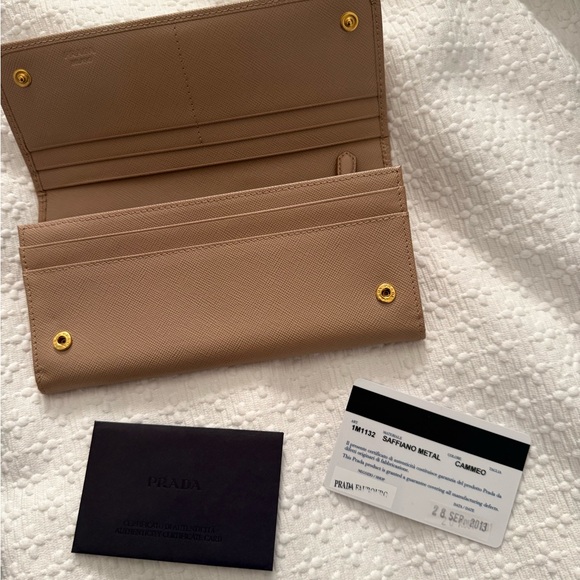 Lightly used. Light pink Saffiano wallet. Authentic. Beautiful. - Picture 14 of 15